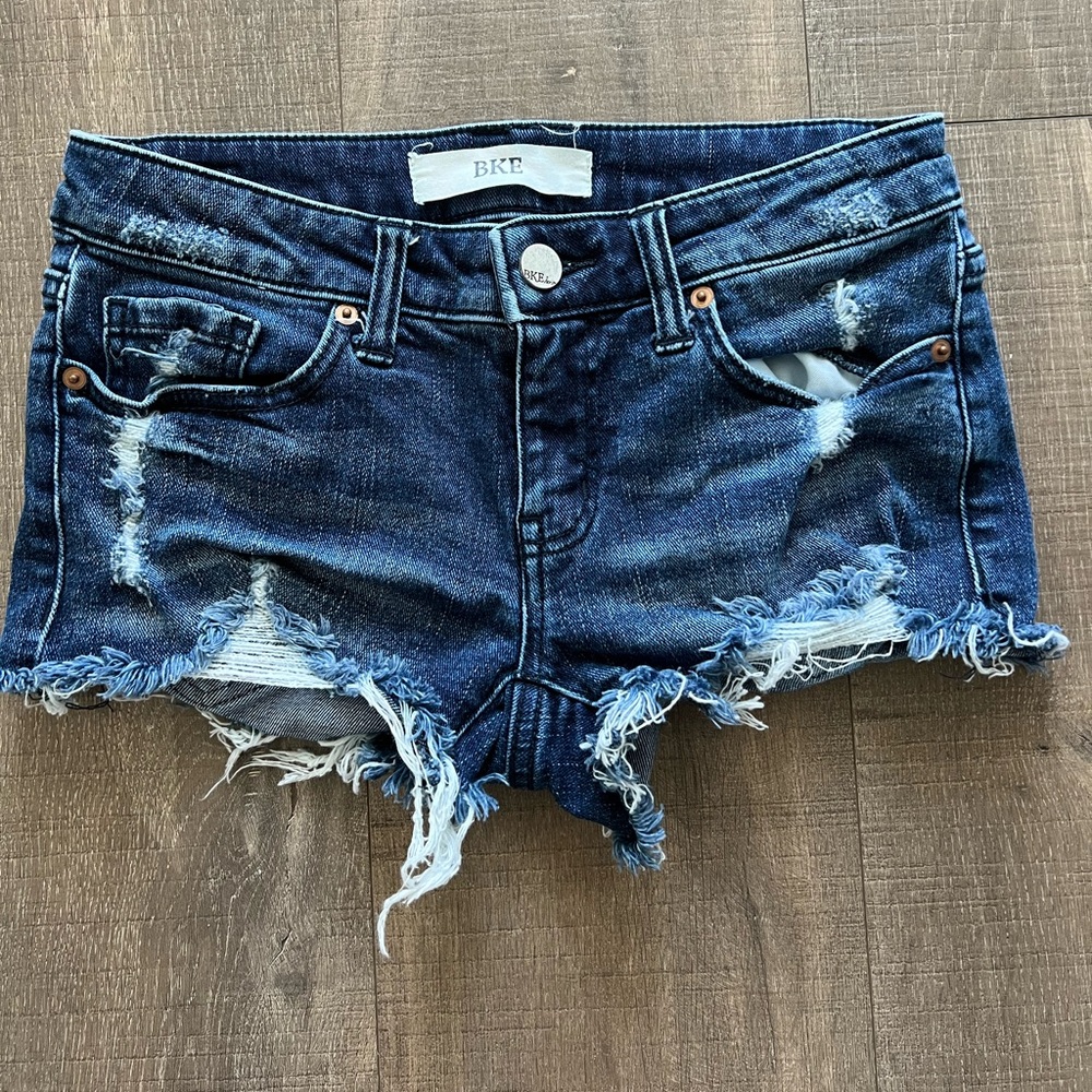 Like new BKE Stella low rise shorts.